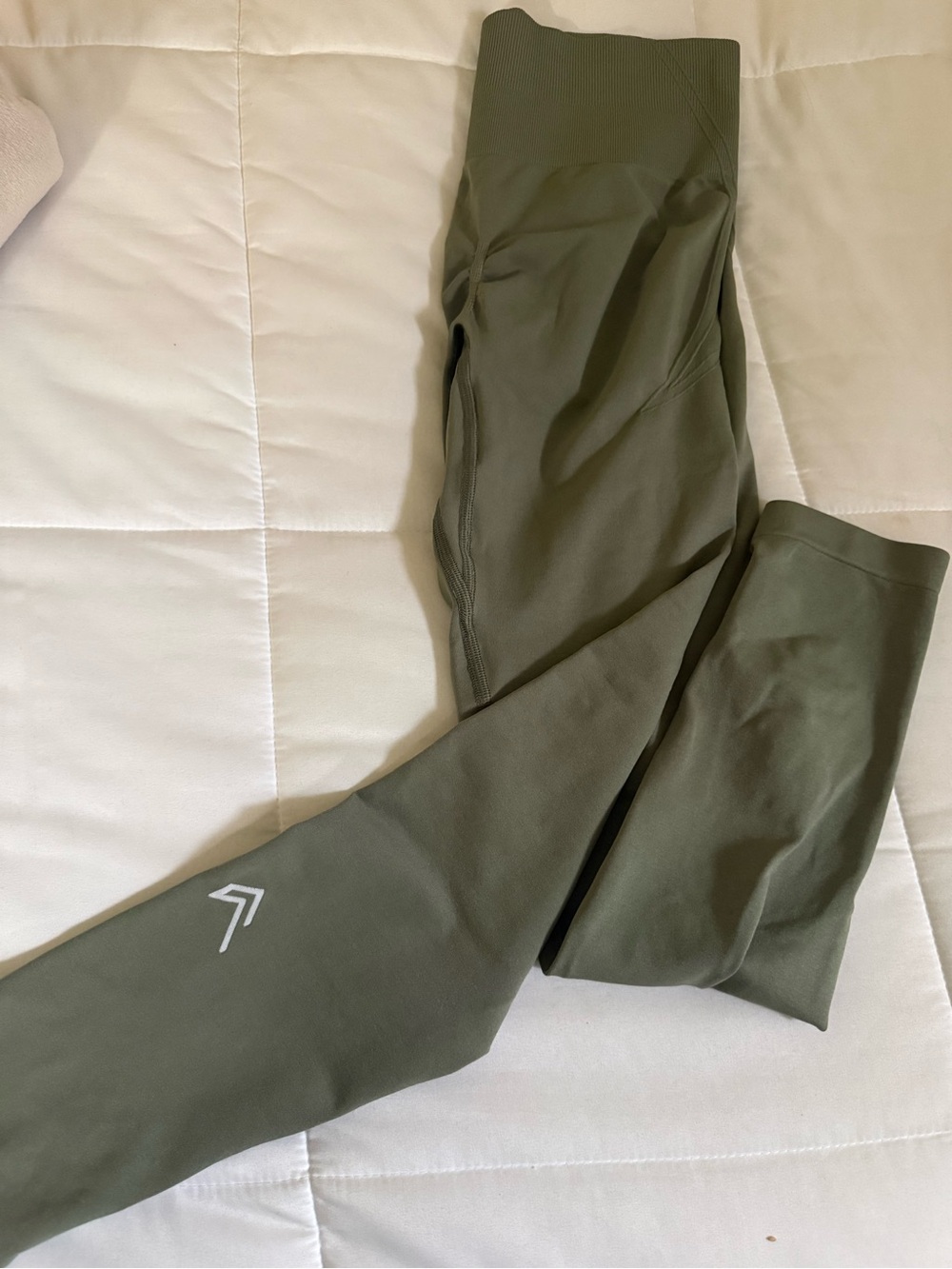 New Oner effortless leggings In alpine green -Waist Olive Green Scrunch Leggings - Picture 5 of 5